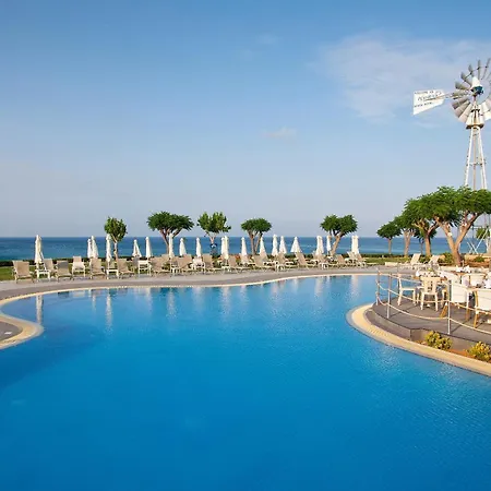 Ξενοδοχείο Pernera 4*